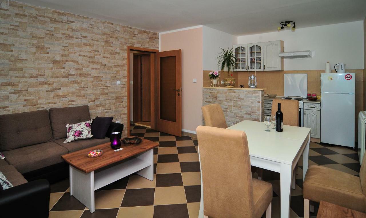 Apartment Elena Tivat Exterior photo